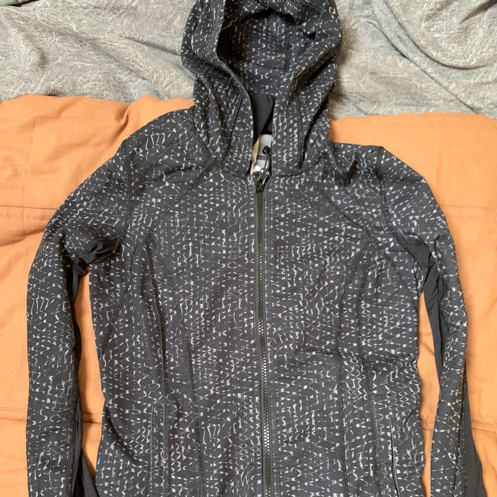 Lululemon jacket size 4